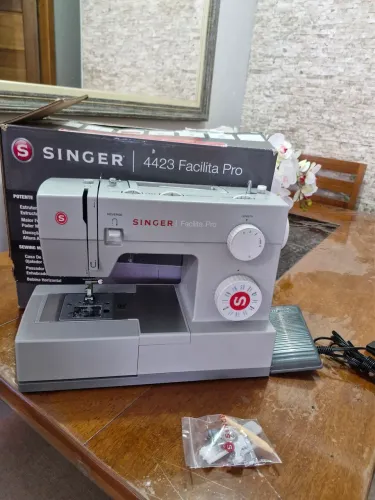 Máquina de costura singer facilita 4423 127v 