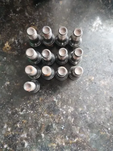 Parafuso para roda de ferro