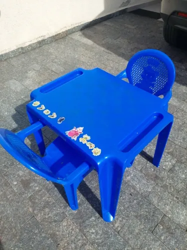 Mesa infantil 2 cadeiras