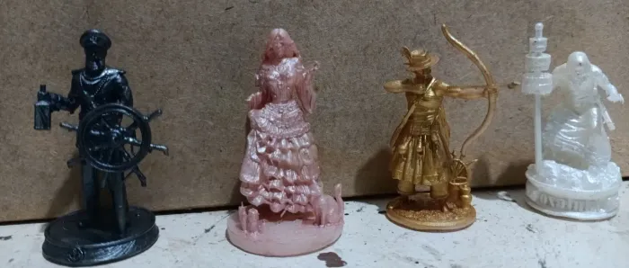 Miniaturas de entidades e orixás 5cm de resina 3D em cor metalica