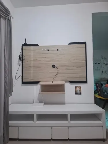 Painel com Rack para TV  Painel com Rack Moderno em Excelente Estado