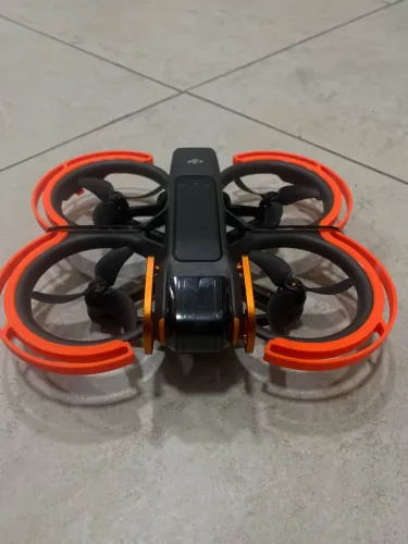 DJI Avata 2 (Apenas o Drone) + 3 Baterias Originais - Estado de Novo