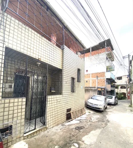 Casa 3/4, suítes , 2 pavimentos na Freitas Henrique de cima caixa d?a água 