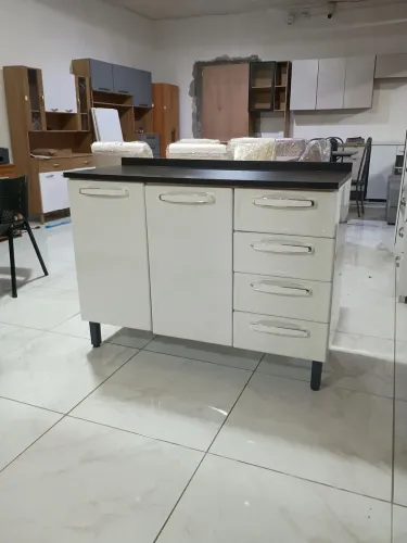 Balcão de aço Bertolini já vai montado 
