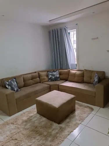 VENDE-SE SOFÁ DE CANTO: Um mês de comprado.
