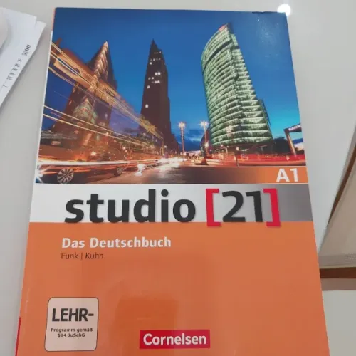 Vendo livro Studio [21] - Das Deutschbuch - nível A1, da editora Cornelsen, para aprendiza