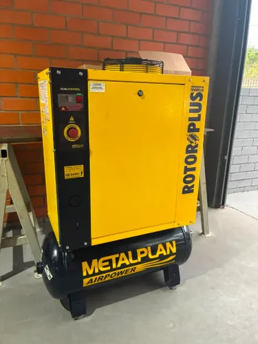 Compressor parafuso 10hp metalplan