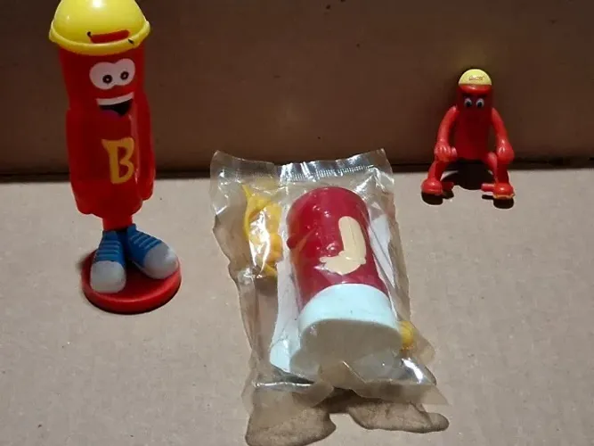 Boneco colecionável Jubaton da marca Garoto, provavelmente parte de uma promoção antiga