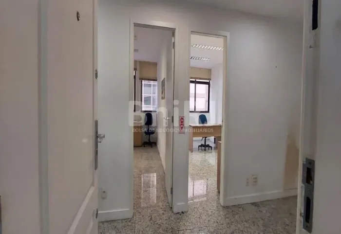 EXCELENTE CONJUTO DE SALAS COMERCIAIS PRÓXIMO AO METRÔ URUGUAIANA PROJETADA E REFORMADA PO