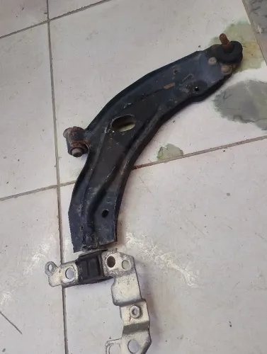 Balança suspensão Fiat Siena lado esquerdo 