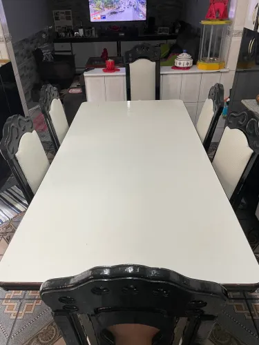 Vendo mesa com 6 cadeiras madeira maciça 