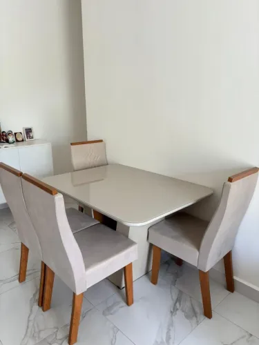 Mesa 4 lugares com cadeiras