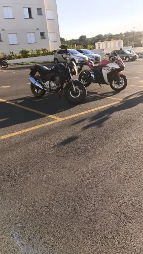 Cb300 ano 2012 apenas um ameaçado no tanque em perfeito estado
