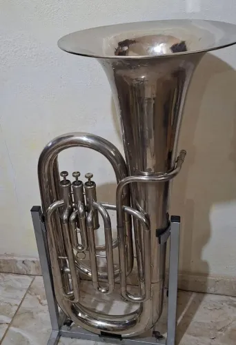 Tuba Bombardão Weril de 3 pistos em Dó.
