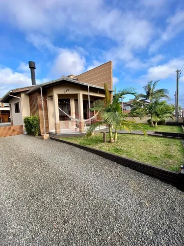 Casa à venda no bairro Centro - Balneário Arroio do Silva/SC