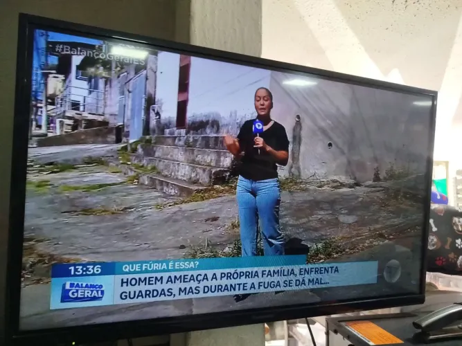 TV 32polegadas,  não é smart.