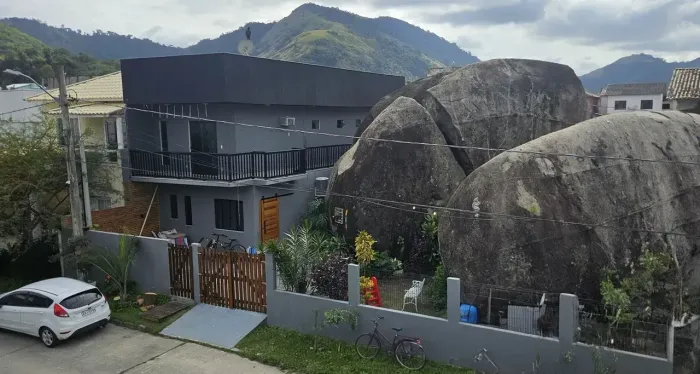 LINDA CASA A VENDA NO CONDOMÍNIO VALE ENCANTADO / RIO DA PRATA DE CAMPO GRANDE