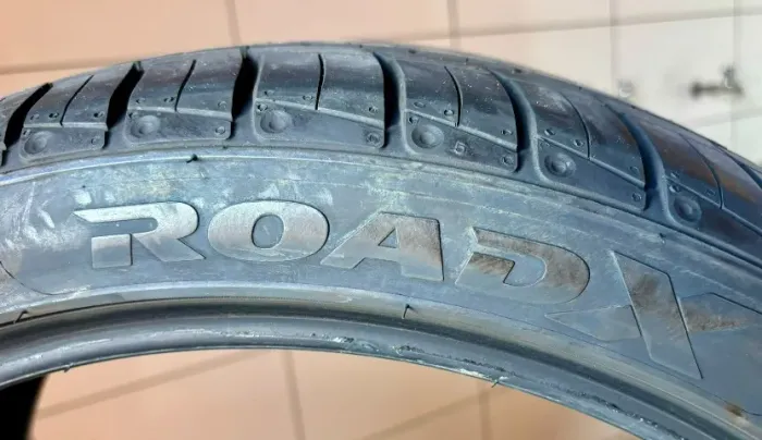 01 Jogo(04) de Pneus marca Roadx 255/35 R 19 de alta performance muito novos !!!