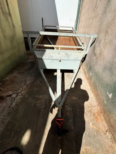 Carretinha Reboque de Carga em Bom Estado - Pronta para Uso