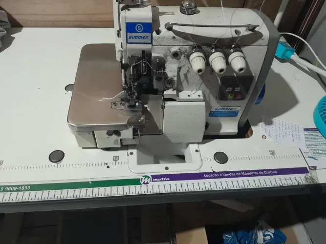 Maquina de costura overloc