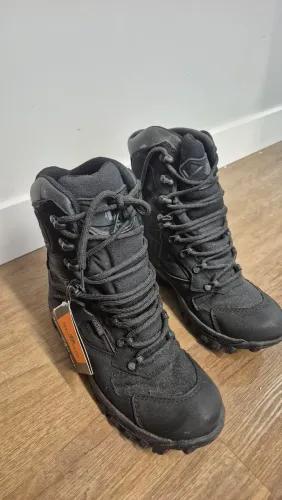 BOTA INVICTUS NOVA! COM ETIQUETA!