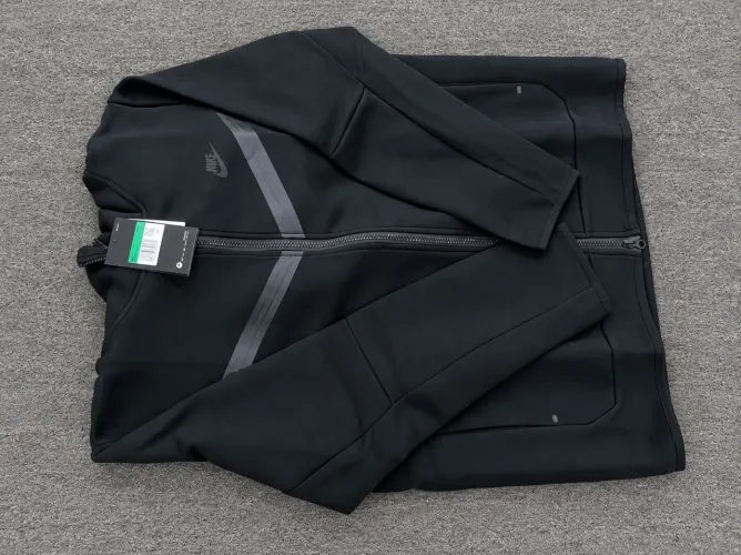 Nike tech nova na etiqueta