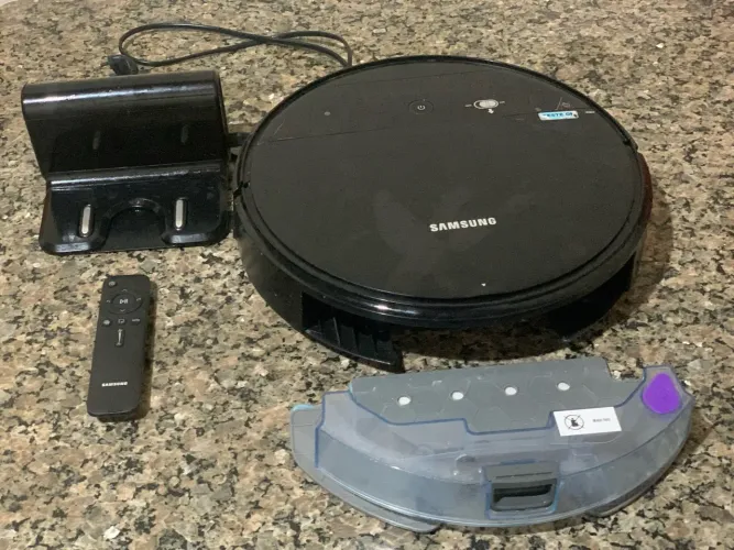 Robô aspirador Samsung - pra sair logo semi NOVO