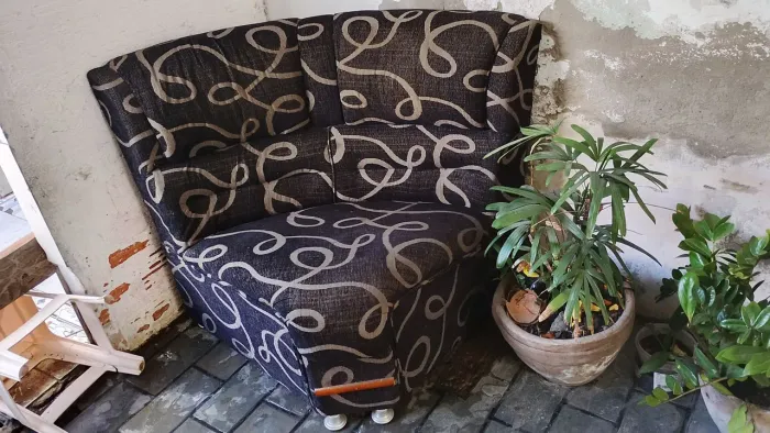 Vende-se um sofá de canto, em ótimo estado, ótimo para sala, área de lazer, ou garagem.