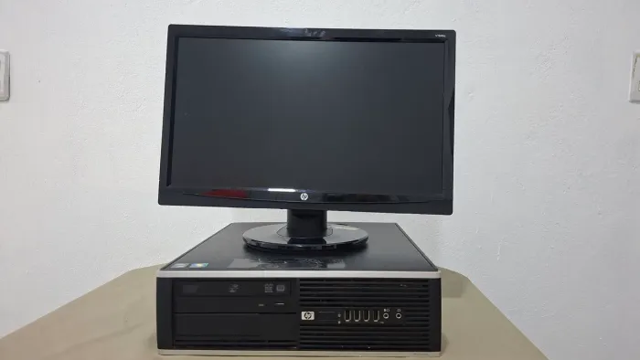Computador HP completo com 4gb de ram e 500 de HD <br>18"<br>R$350