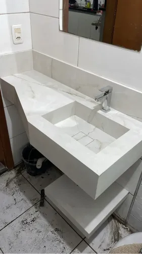 Lavatorio e Prateleira em porcelanato 