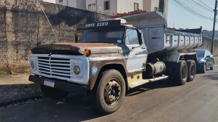 Caminhão truck caçamba f13000