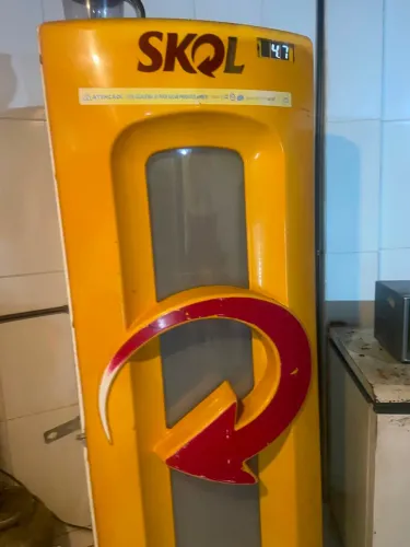 Vendo Freezer da Skol semi nova 