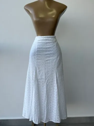 Saia em Broderie branca tam P