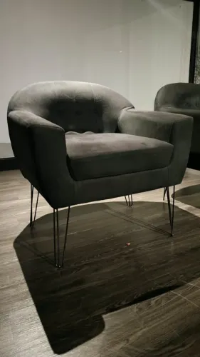Poltrona Decorativa Jolly com Pés Aramados em Suede - DS Estofados