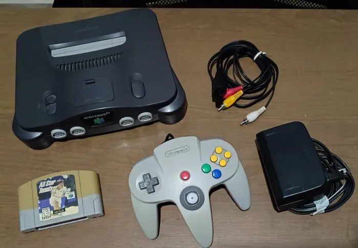 Nintendo 64 com ALL Tênis + Controle + Cabos - R$ 400