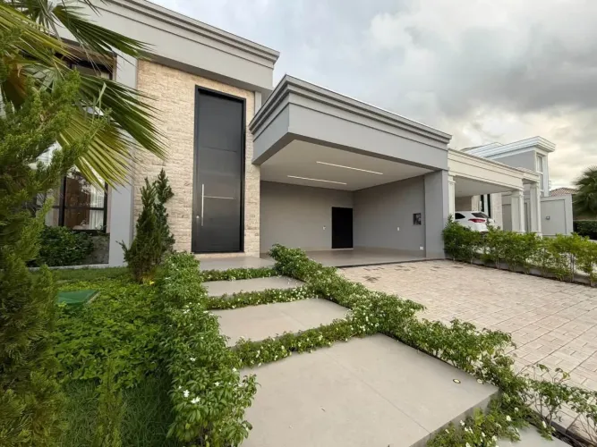 Vende-se Casa térrea mobiliada com 3 suítes no Condomínio Villa Jardim em Cuiabá MT.