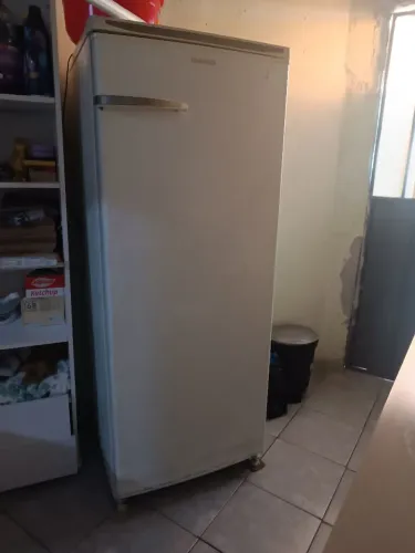 Vende-se geladeira