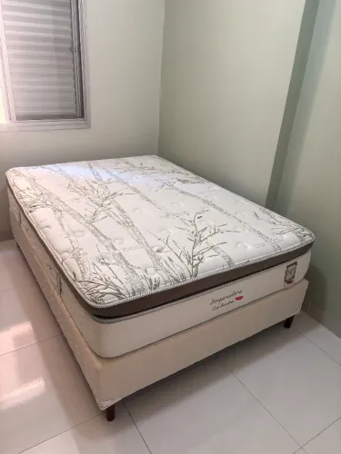 Vendo conjunto de colchão e box CASAL