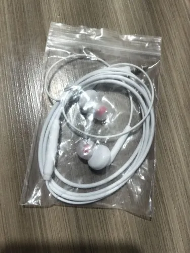 Fone de Ouvido Branco Novo Com Microfone - Nunca Usado