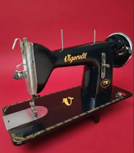 Máquina de costura Novissima Antiga Antiguidade Vigorelli Excelente Estado