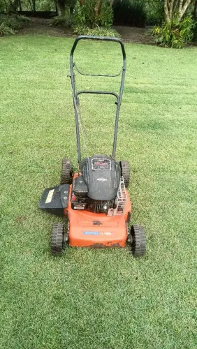 Máquina de cortar grama a gasolina 4HP CC40M Tramontina