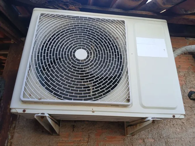 Vende-se 2 centrais de ar de 12.000 BTU