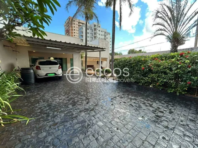 Casa para aluguel, 3 quartos, 2 suítes, 4 vagas, Patrimônio - Uberlândia/MG