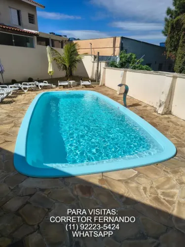 Sobrado com 70 m², quintal nos fundos coberto e churrasqueira. Venda: $275.000. Aluguel R$