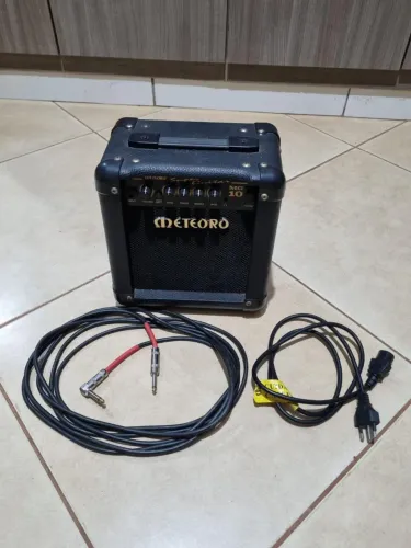 Amplificador Meteoro MG10 + cabo P10