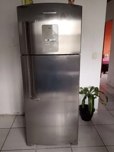 Vendo geladeira linda gela super bem,1200