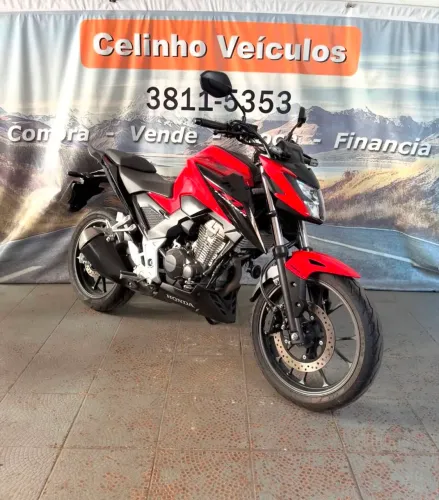 Honda CB 300f só 2.100 km. - Financio em até 48x e parcelo em 21x no cartão