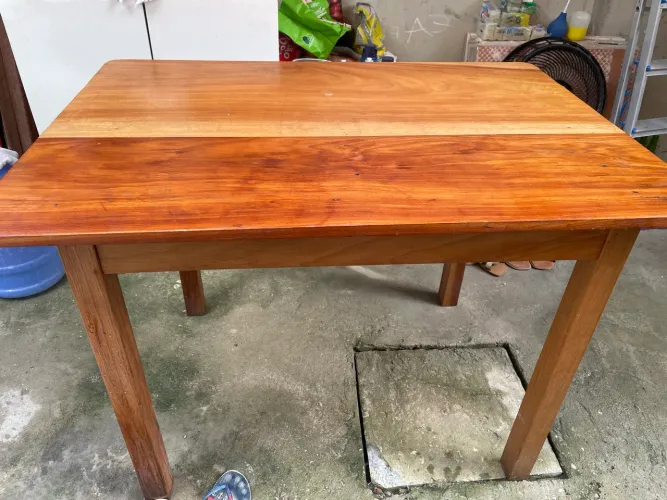 MESA DE COZINHA EM MADEIRA MASSARANDUBA