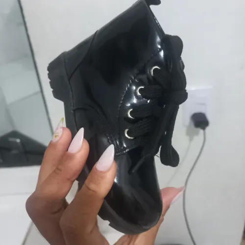 Vende-se bota infantil tam.23 usada poucas vezes 