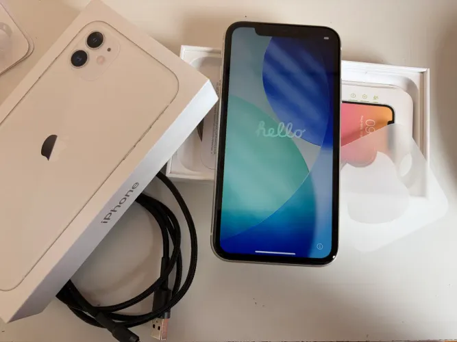 iPhone 11 128GB Branco